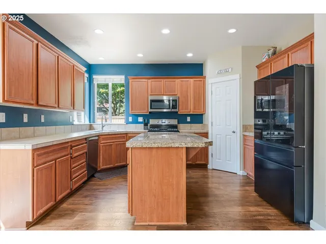 $575,000 | 393 Stellers Eagle Street Northwest, Salem, OR 97304