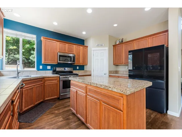 $575,000 | 393 Stellers Eagle Street Northwest, Salem, OR 97304