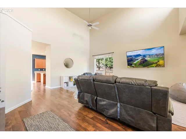 $575,000 | 393 Stellers Eagle Street Northwest, Salem, OR 97304