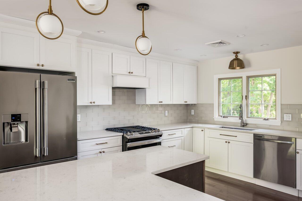 200 Shore Road Cape Neddick, ME 03902 - Photo 4 of 35 3