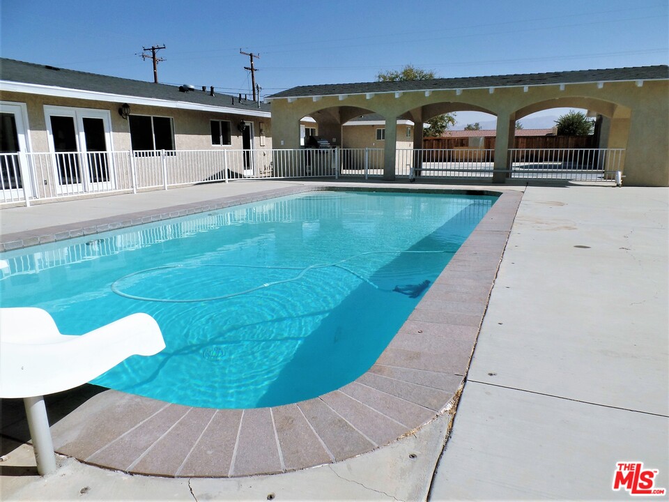 20877 Yucca Loma Road Apple Valley, CA 92307 - Photo 3 of 36