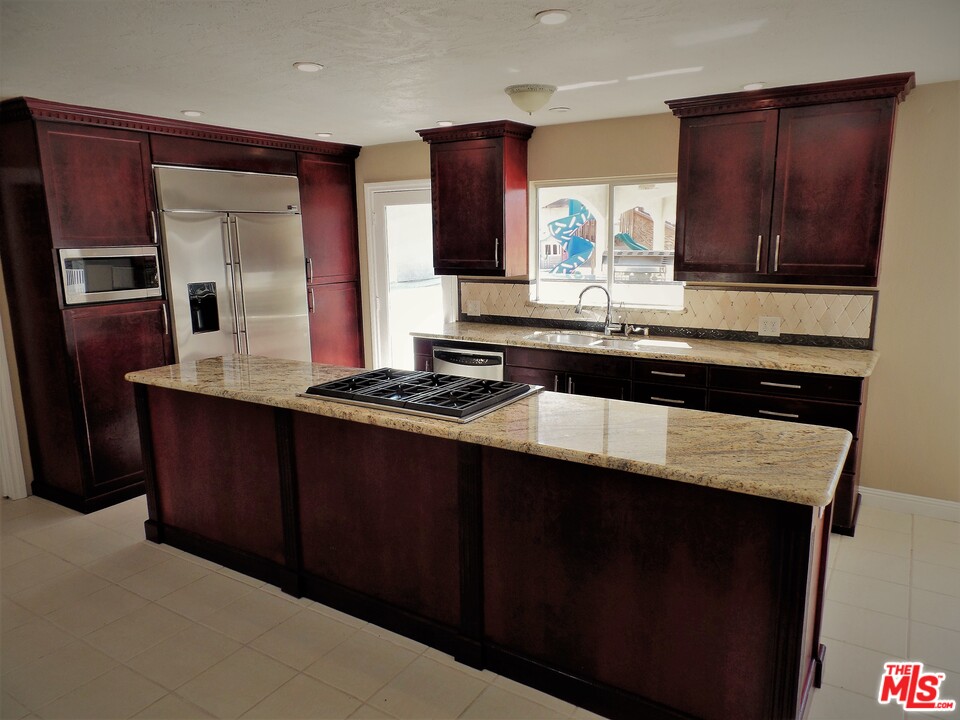 20877 Yucca Loma Road Apple Valley, CA 92307 - Photo 5 of 36
