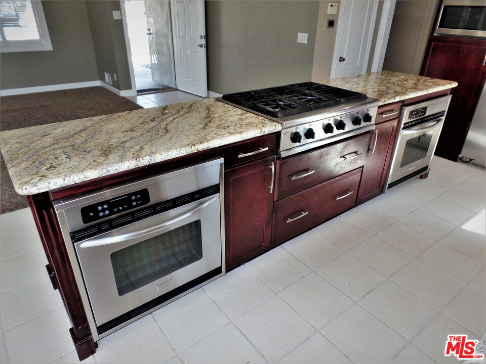 20877 Yucca Loma Road Apple Valley, CA 92307 - Photo 8 of 36