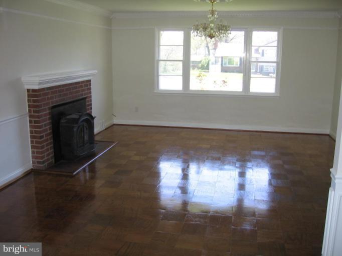 6722 Edsall Road Springfield, VA 22151 - Photo 2 of 12 Living Room