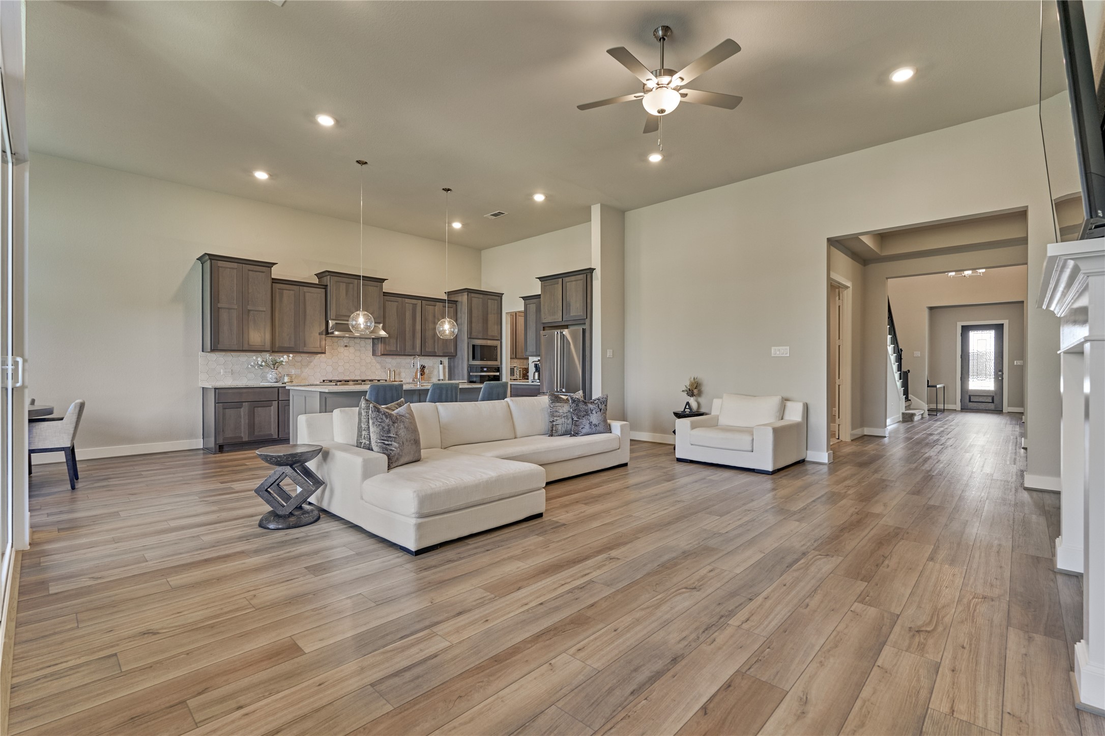 1716 Encino Boulevard Conroe, TX 77304 - Photo 13 of 50 Additional features are 12 ft soaring ceilings and recessed lighting.