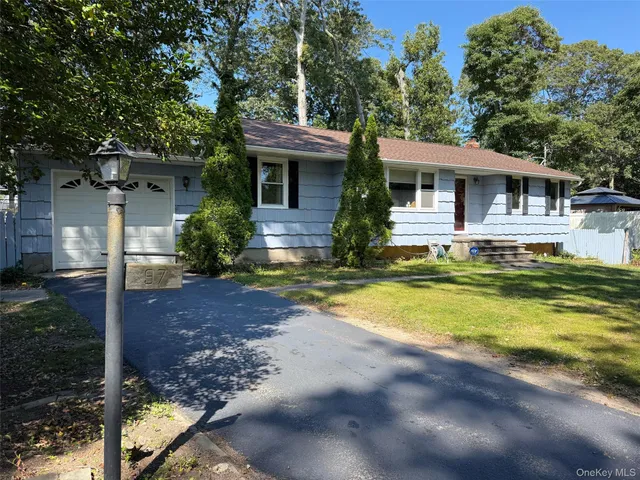 a view of a house with swimming pool and a yard