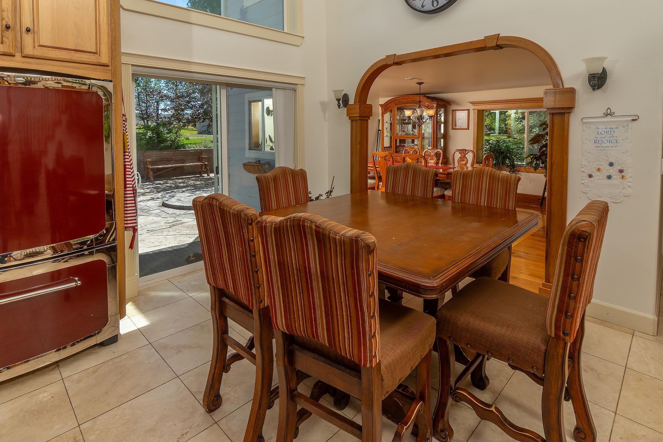 59047 Old Lake Road Christmas Valley, OR 97641 - Photo 37 of 55 Kitchen informal eating area