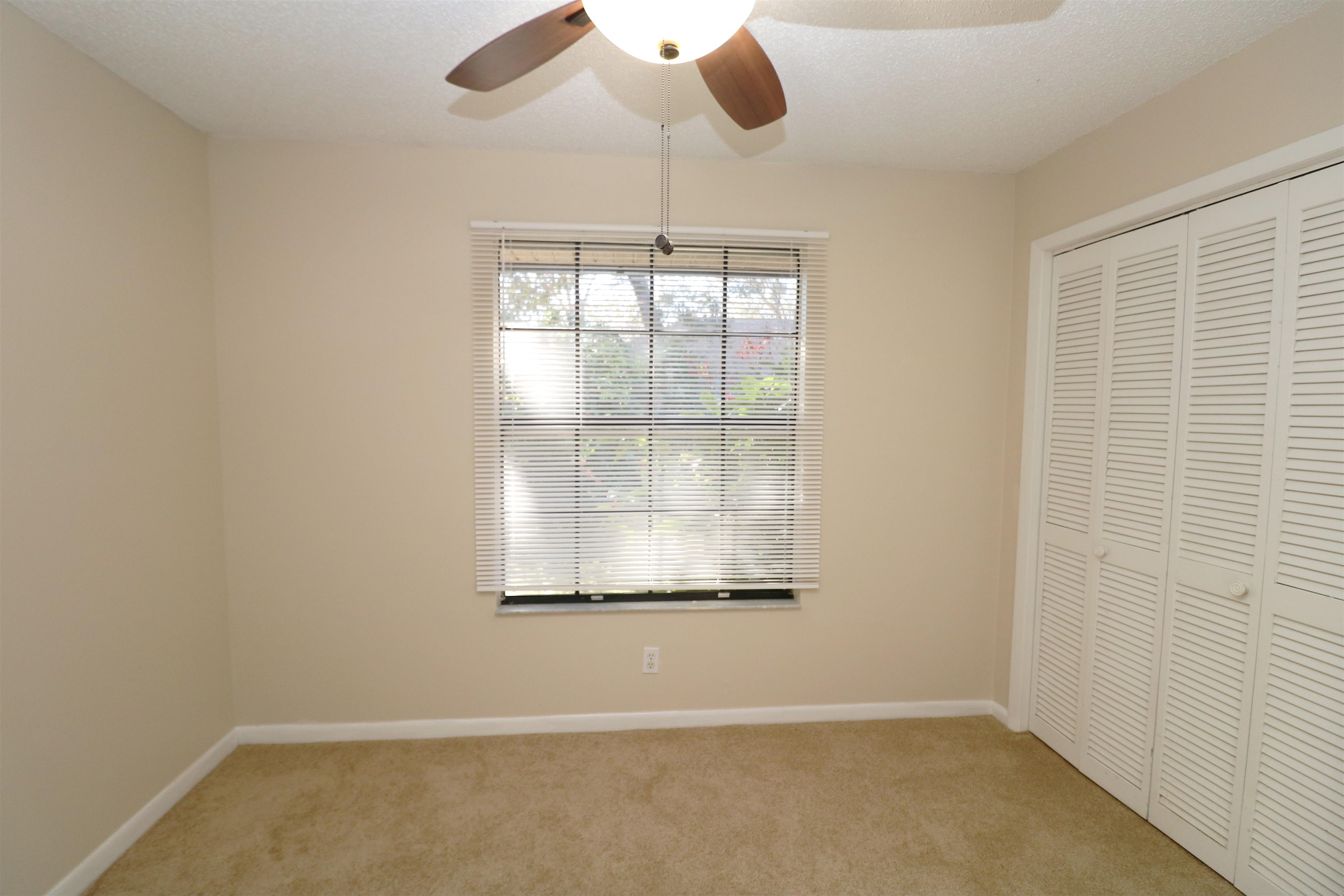 222 Jasmine Road St. Augustine, FL 32086 - Photo 15 of 30 an empty room with a window