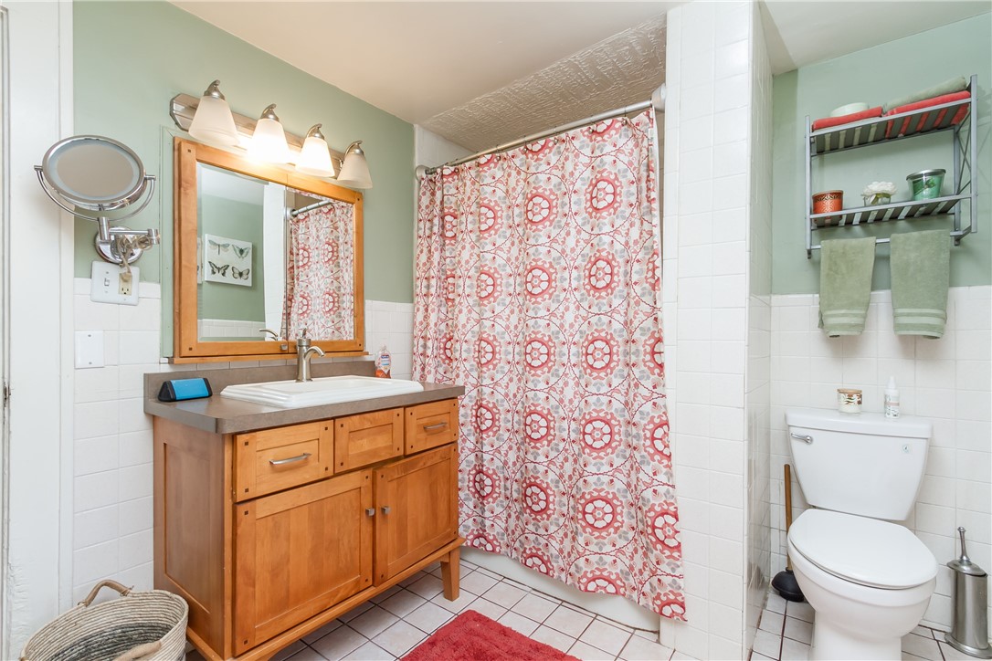 30 Burwell Road Irondequoit, NY 14617 - Photo 18 of 28 Spacious Main Bath