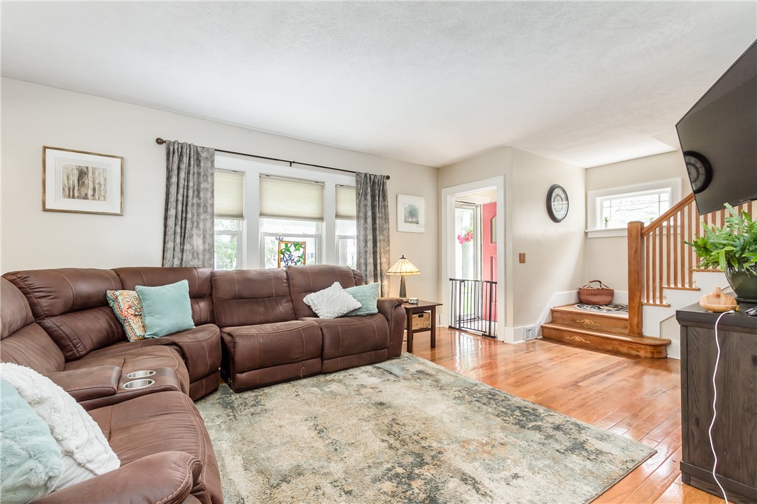 30 Burwell Road Irondequoit, NY 14617 - Photo 3 of 28 Entry/Living Room