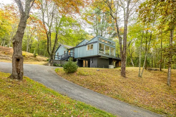$929,000 | 611 North Clove Road, Millbrook, NY 12545