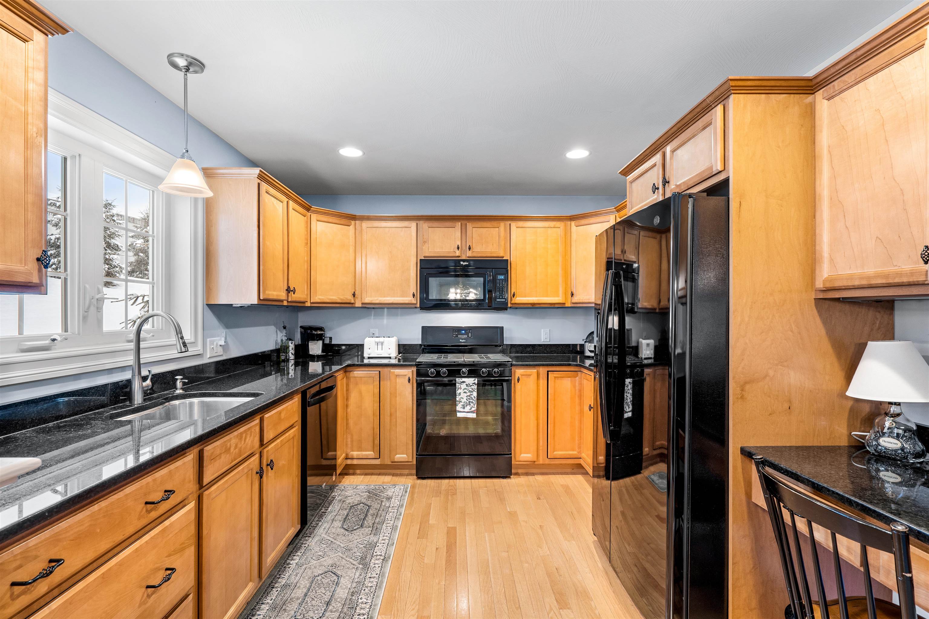 21 Furnival Road, Unit 17 Nashua, NH 03064 - Photo 5 of 25 Gallery Image 5