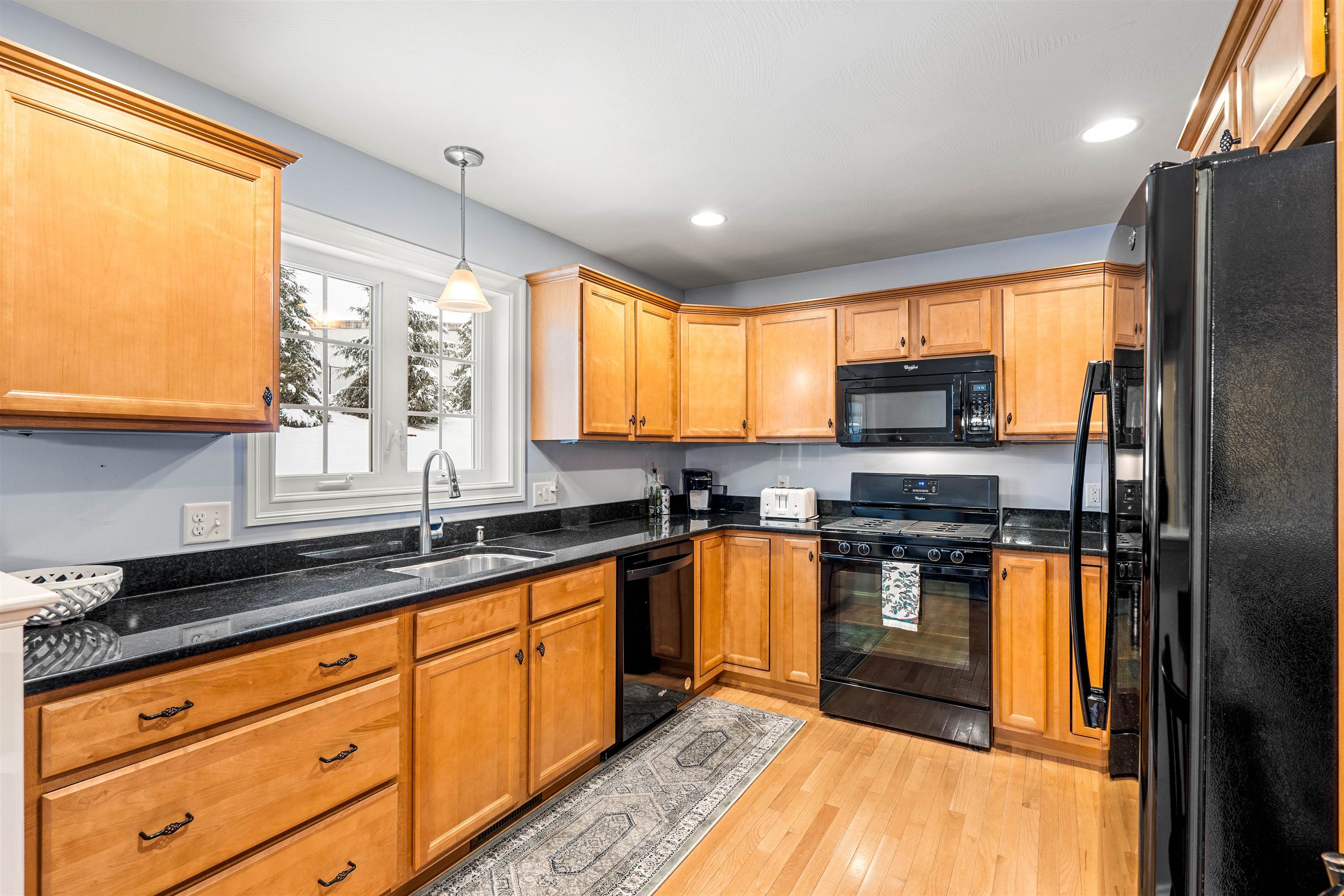 21 Furnival Road, Unit 17 Nashua, NH 03064 - Photo 8 of 25 Gallery Image 8