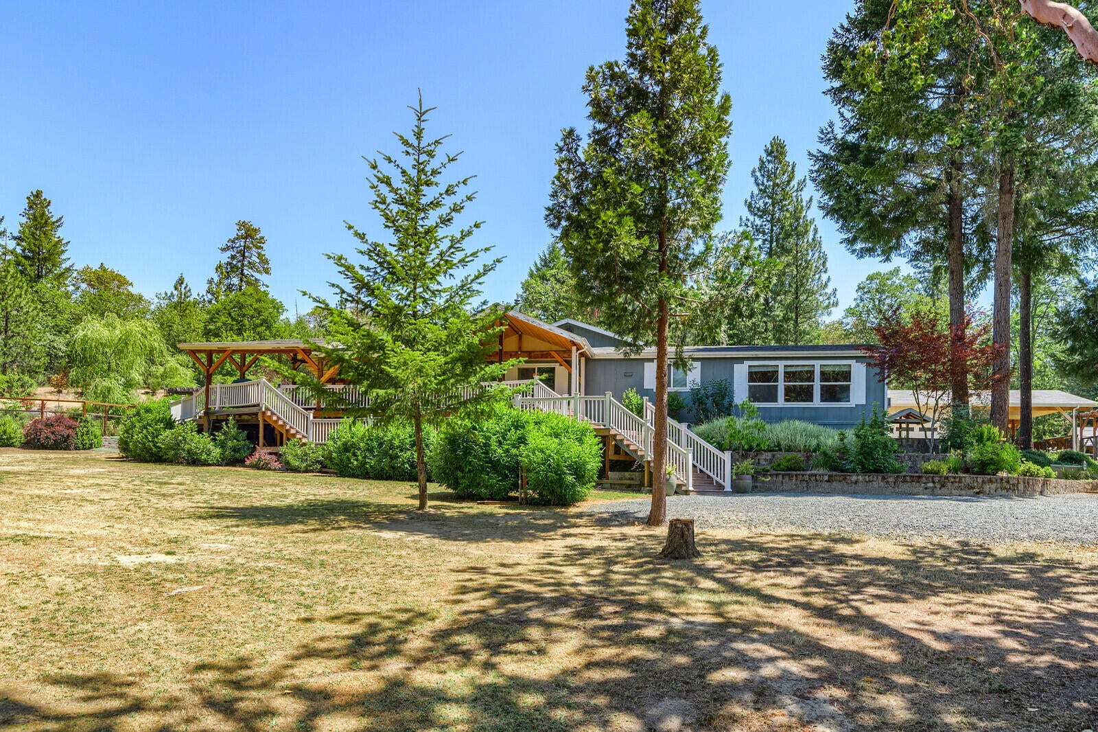 697 Peco Road Grants Pass, OR 97526 - Photo 2 of 55 03_PR_3_mls
