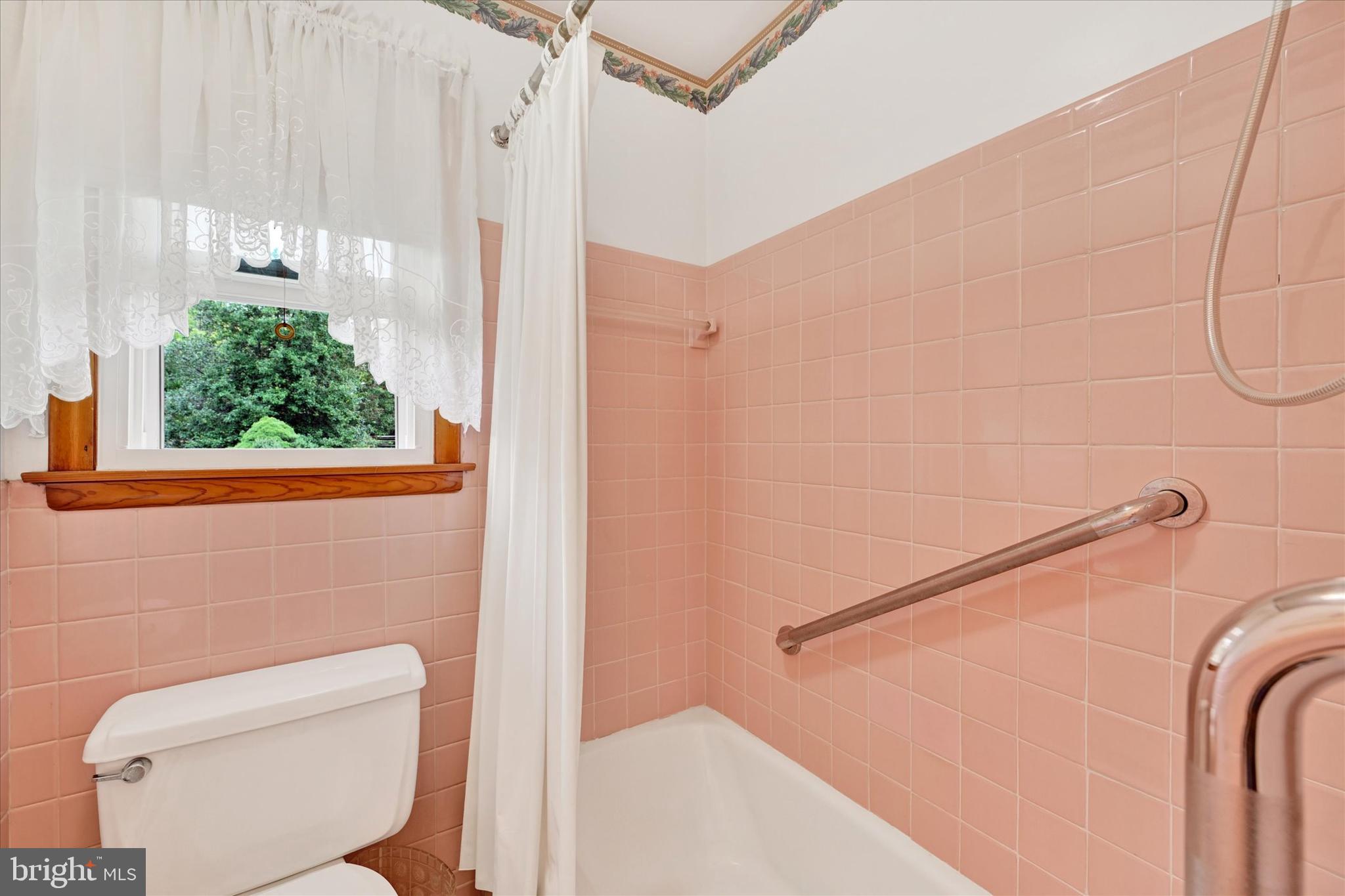 1320 Seling Avenue Rosedale, MD 21237 - Photo 18 of 26 Hall Bath Tub with Grab Bar