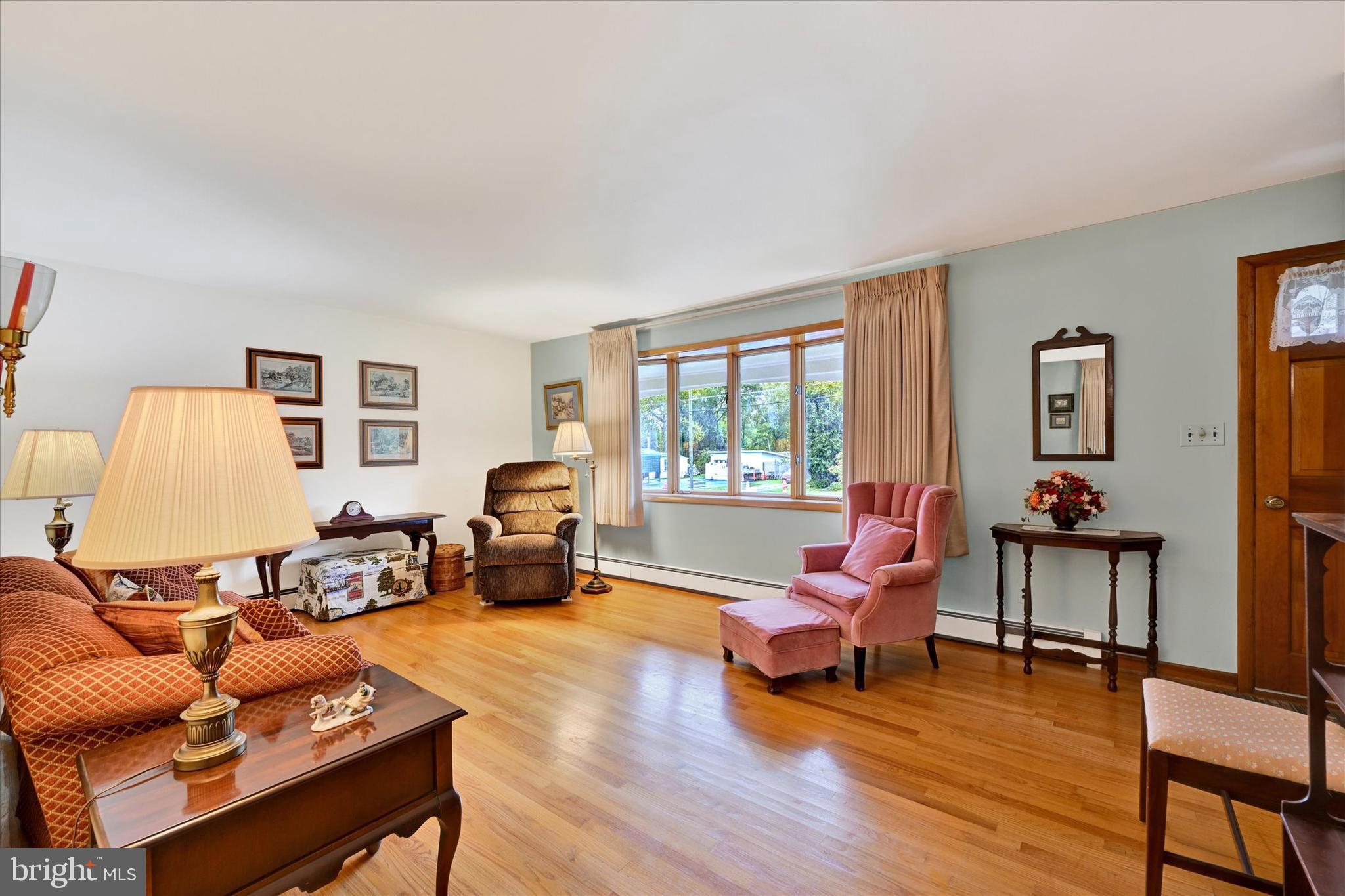 1320 Seling Avenue Rosedale, MD 21237 - Photo 3 of 26 Very Spacious Living Room