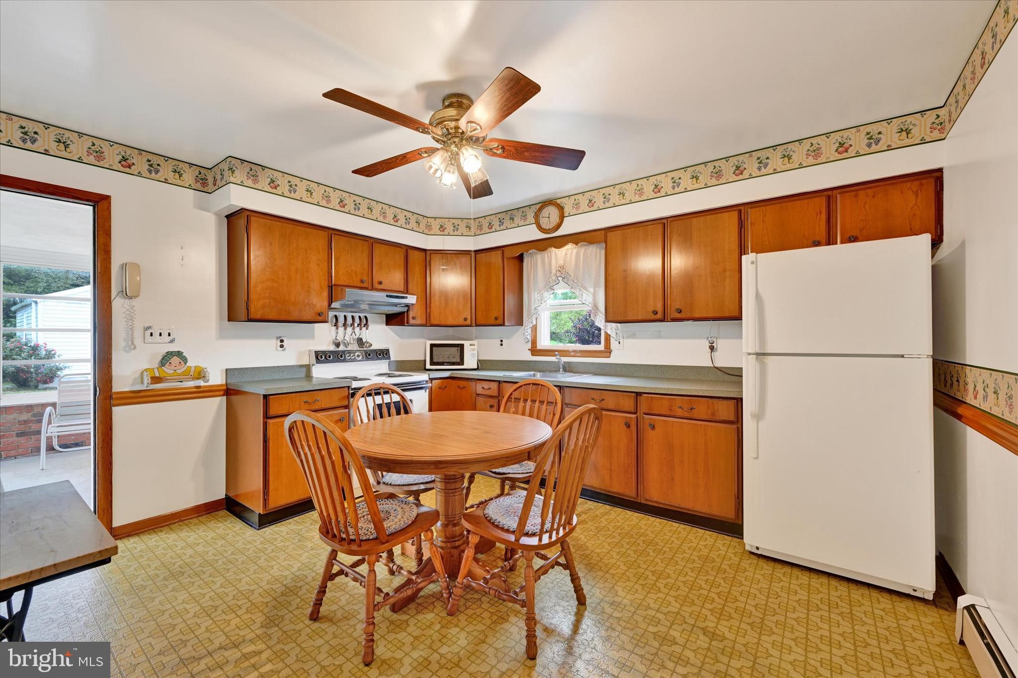 1320 Seling Avenue Rosedale, MD 21237 - Photo 8 of 26 Kitchen with Table Space
