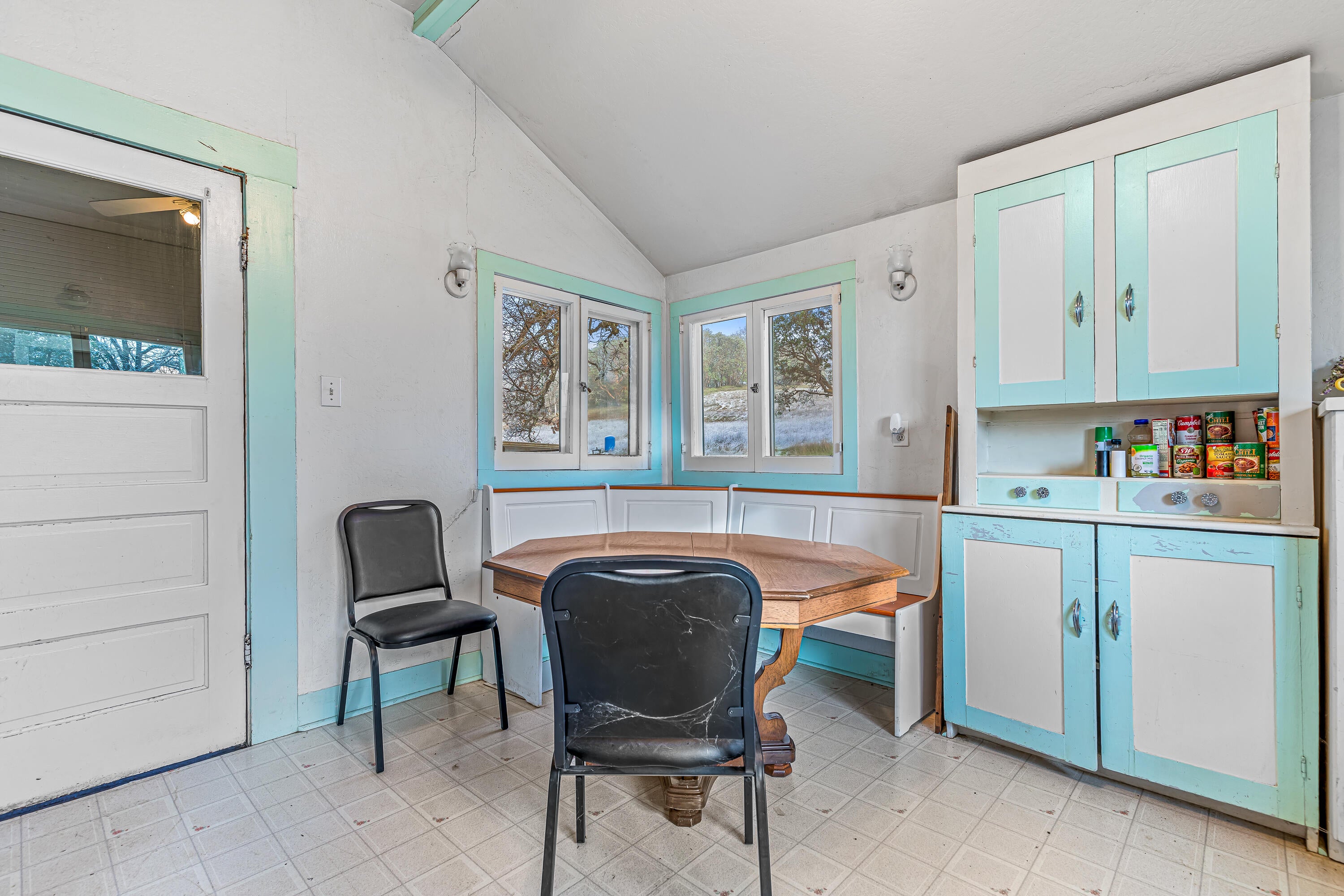 5828 Old Stage Road Central Point, OR 97502 - Photo 13 of 24 9R9A7891