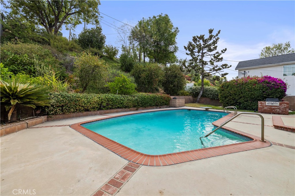2724 North Kenneth Road Burbank, CA 91504 - Photo 9 of 35