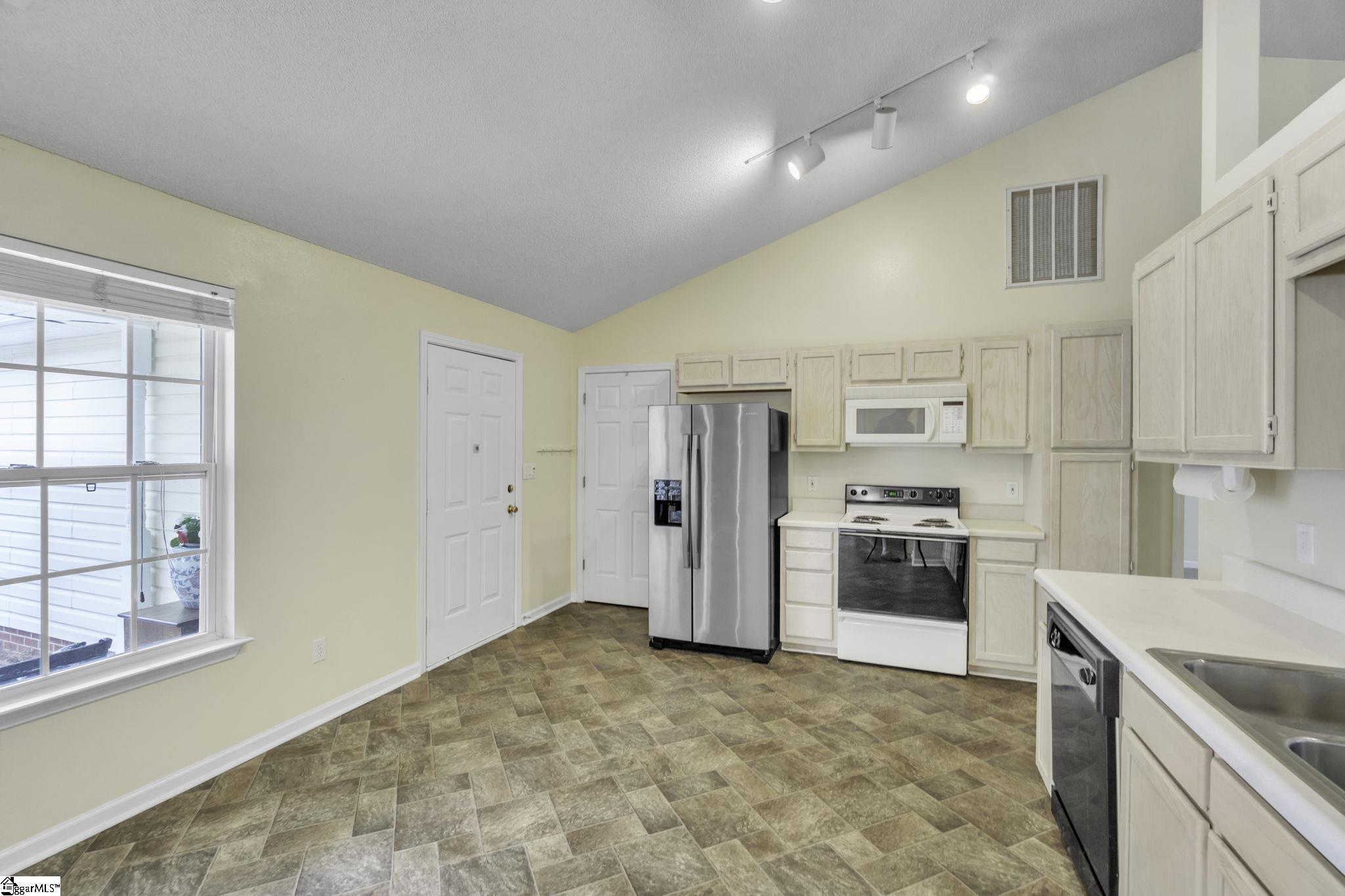 93 Hunters Lane Anderson, SC 29625 - Photo 7 of 32 Gallery Image 7