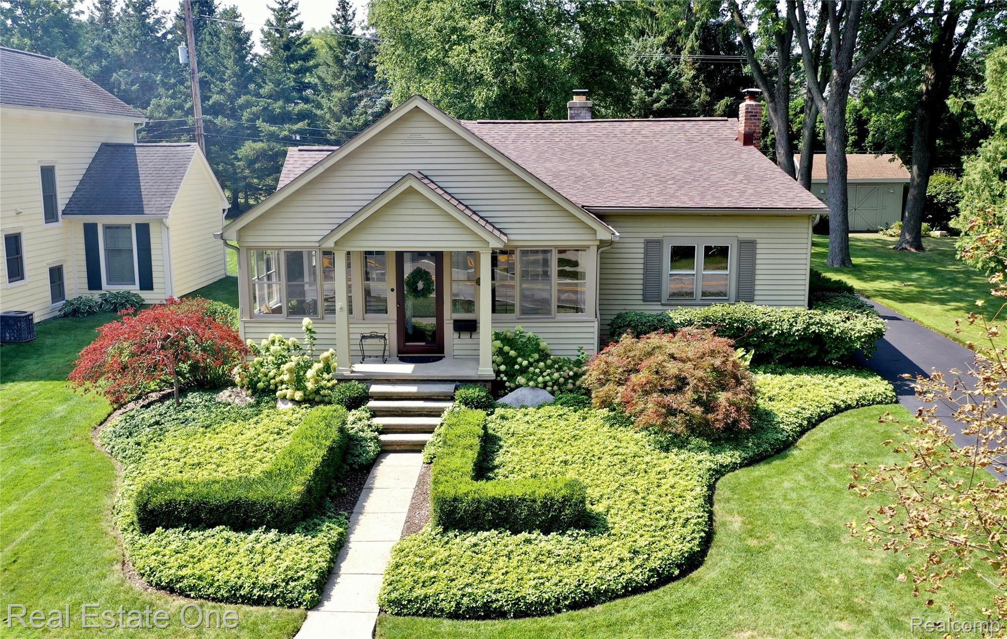 129 North Holcomb Road Clarkston, MI 48346 - Photo 2 of 33 2.jpg