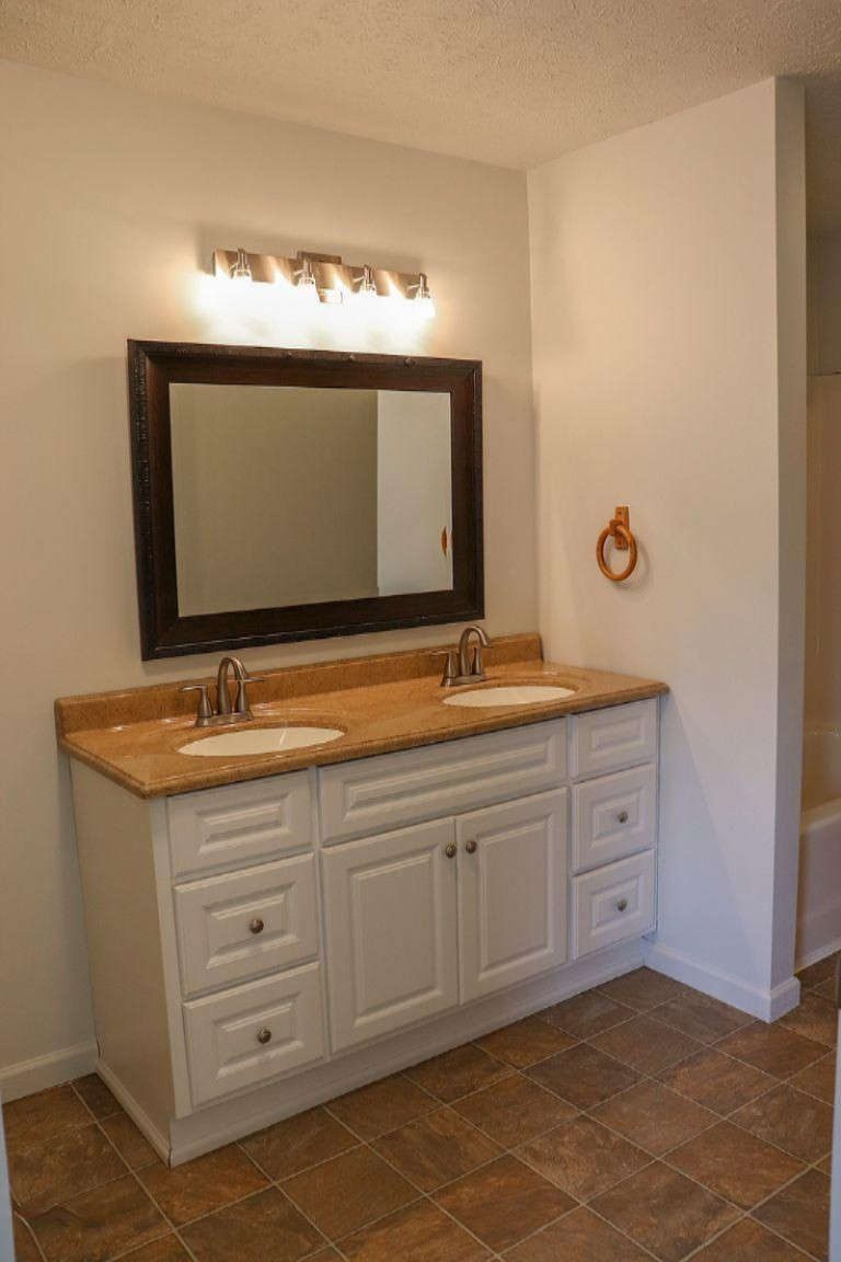 2525 Barber Road Hastings, MI 49058 - Photo 29 of 34 Family Bath