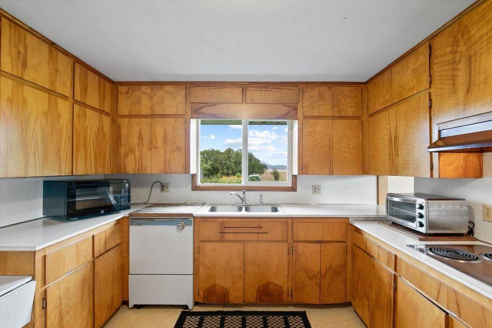 3552 Long Prairie Road Valley, WA 99181 - Photo 10 of 37