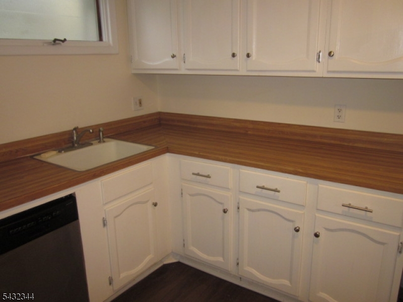 16 Shunpike Road Summit, NJ 07901 - Photo 10 of 15