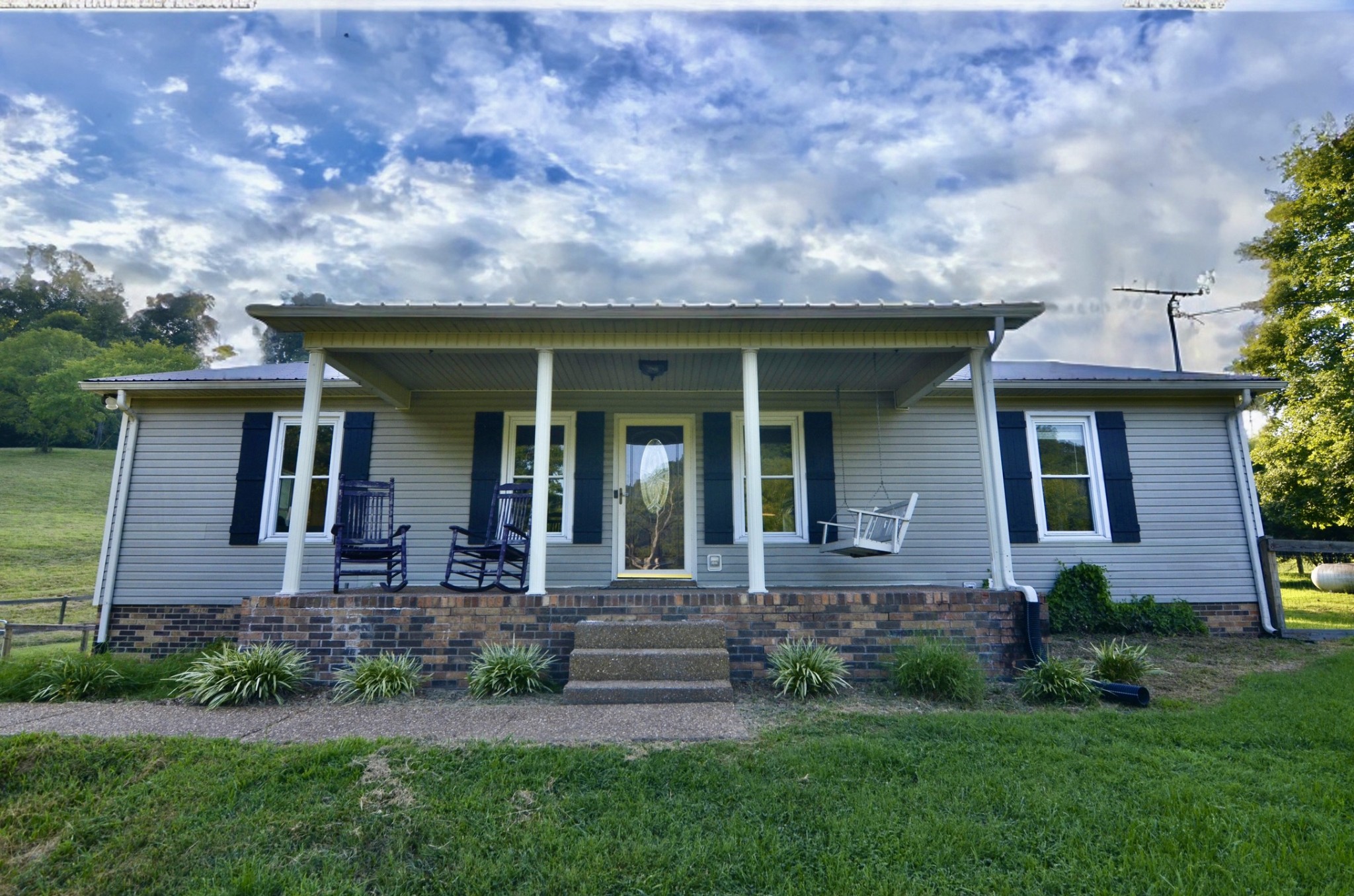 2909 Fly Road Santa Fe, TN 38482 - Photo 7 of 56 front view of a house with a yard