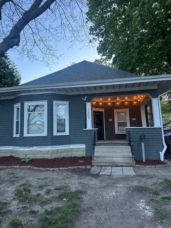 $158,000 | 1307 South Main Street, Bloomington, IL 61701