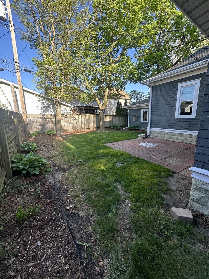 1307 South Main Street Bloomington, IL 61701 - Photo 46 of 48 a backyard of a house with table and chairs