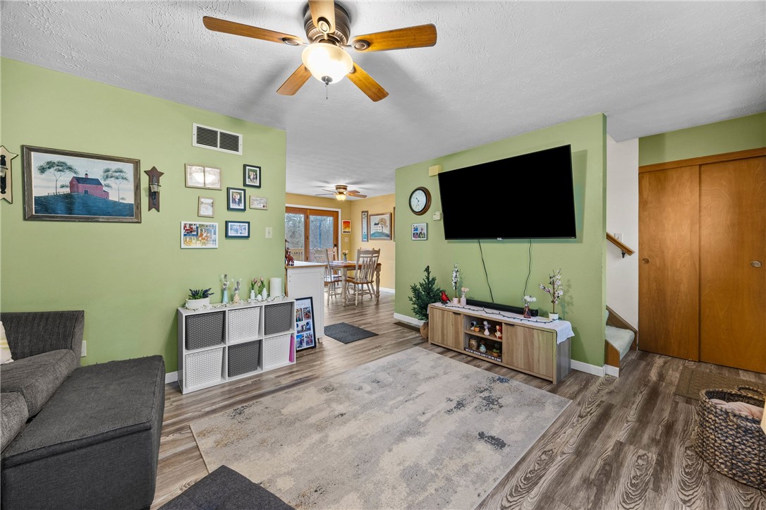 5476 Ellicott Street Road Bethany, NY 14054 - Photo 28 of 48 living room
