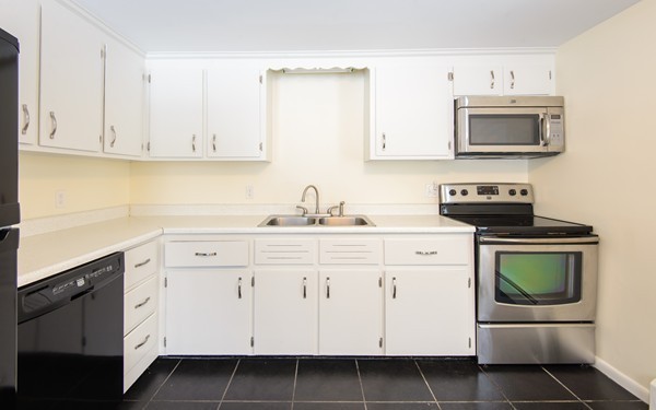 27 Paradise Road Ipswich, MA 01938 - Photo 2 of 12 Gallery Image 2