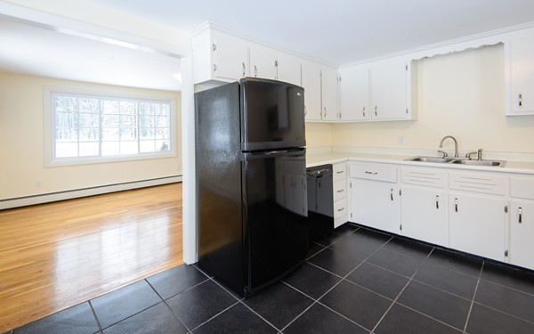 27 Paradise Road Ipswich, MA 01938 - Photo 4 of 12 Gallery Image 4