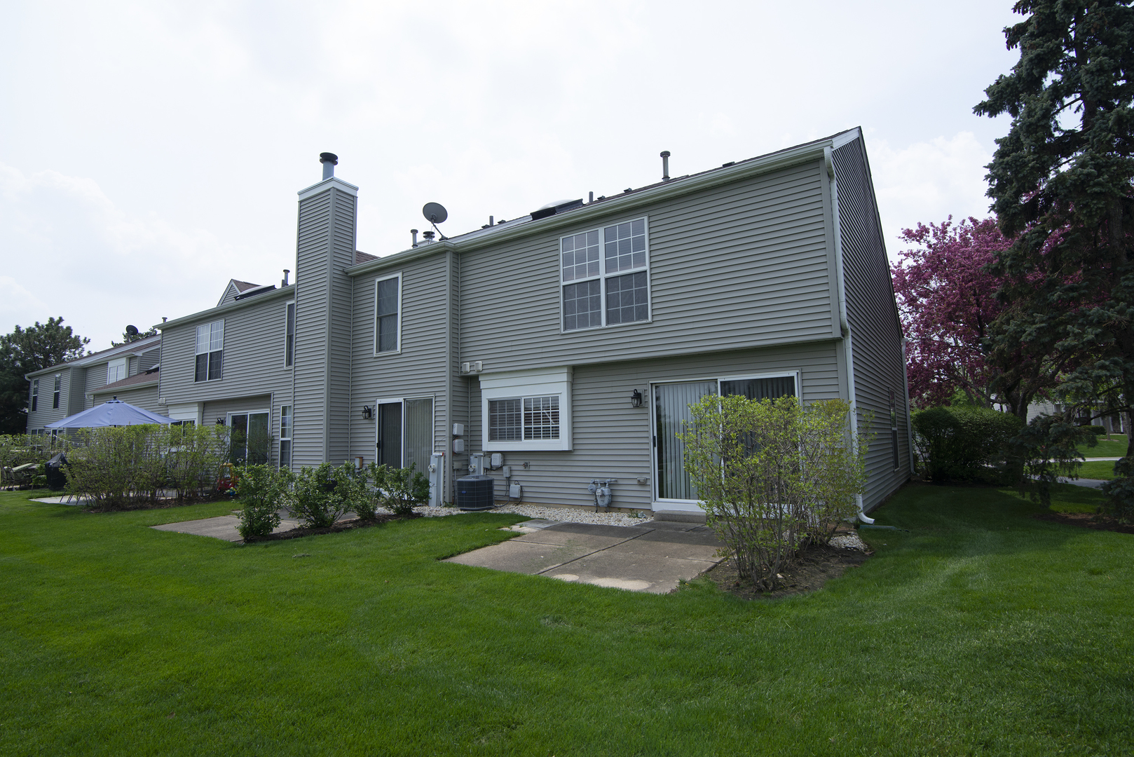 33 North Oltendorf Road Streamwood, IL 60107 - Photo 4 of 23 a front view of a house with a garden and plants