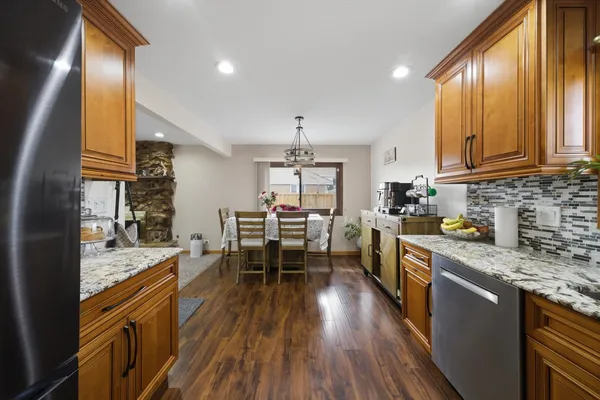 $349,999 | 8132 South 83rd Court, Justice, IL 60458