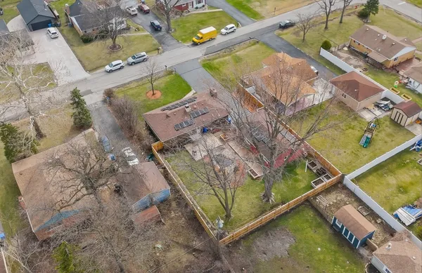 $349,999 | 8132 South 83rd Court, Justice, IL 60458