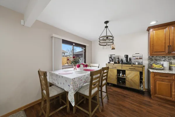 $349,999 | 8132 South 83rd Court, Justice, IL 60458
