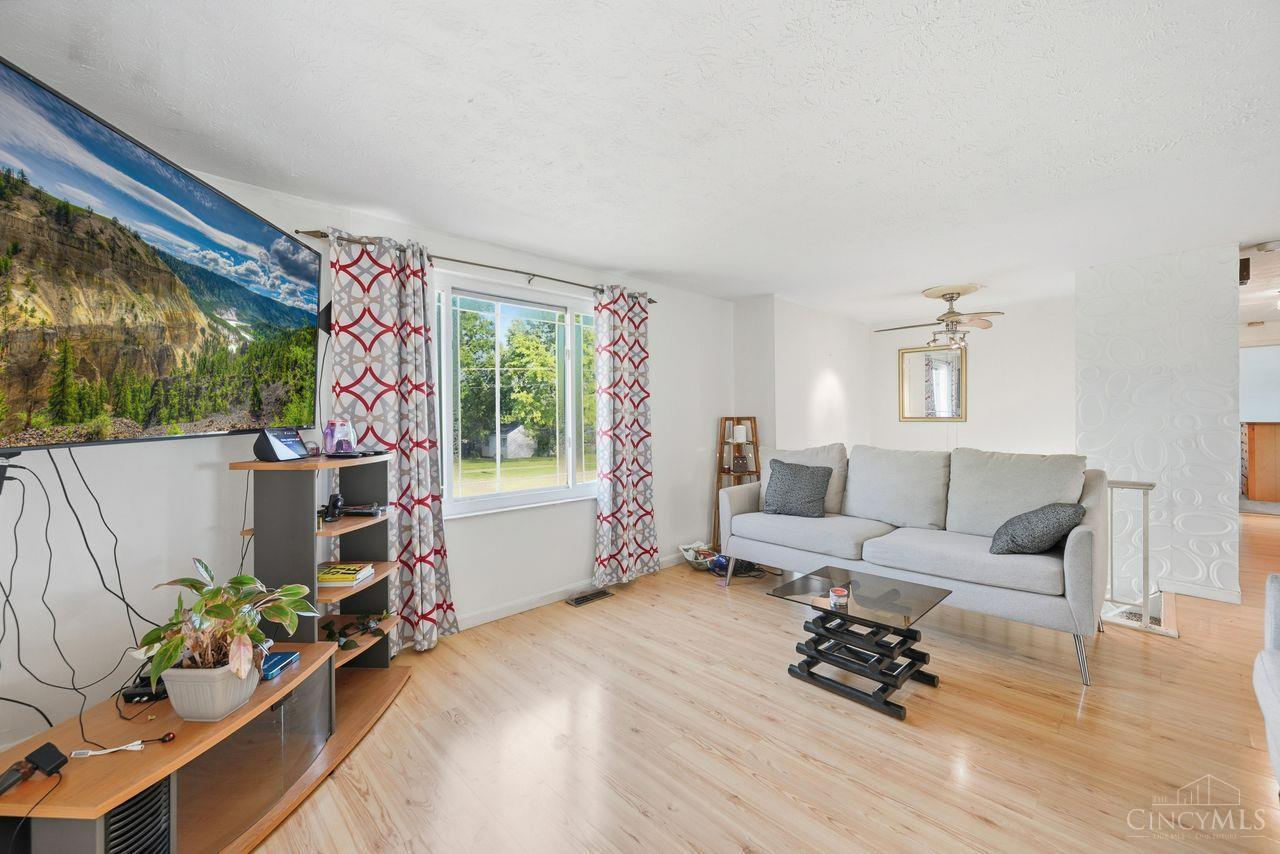 2869 Houston Road Cincinnati, OH 45251 - Photo 5 of 46
