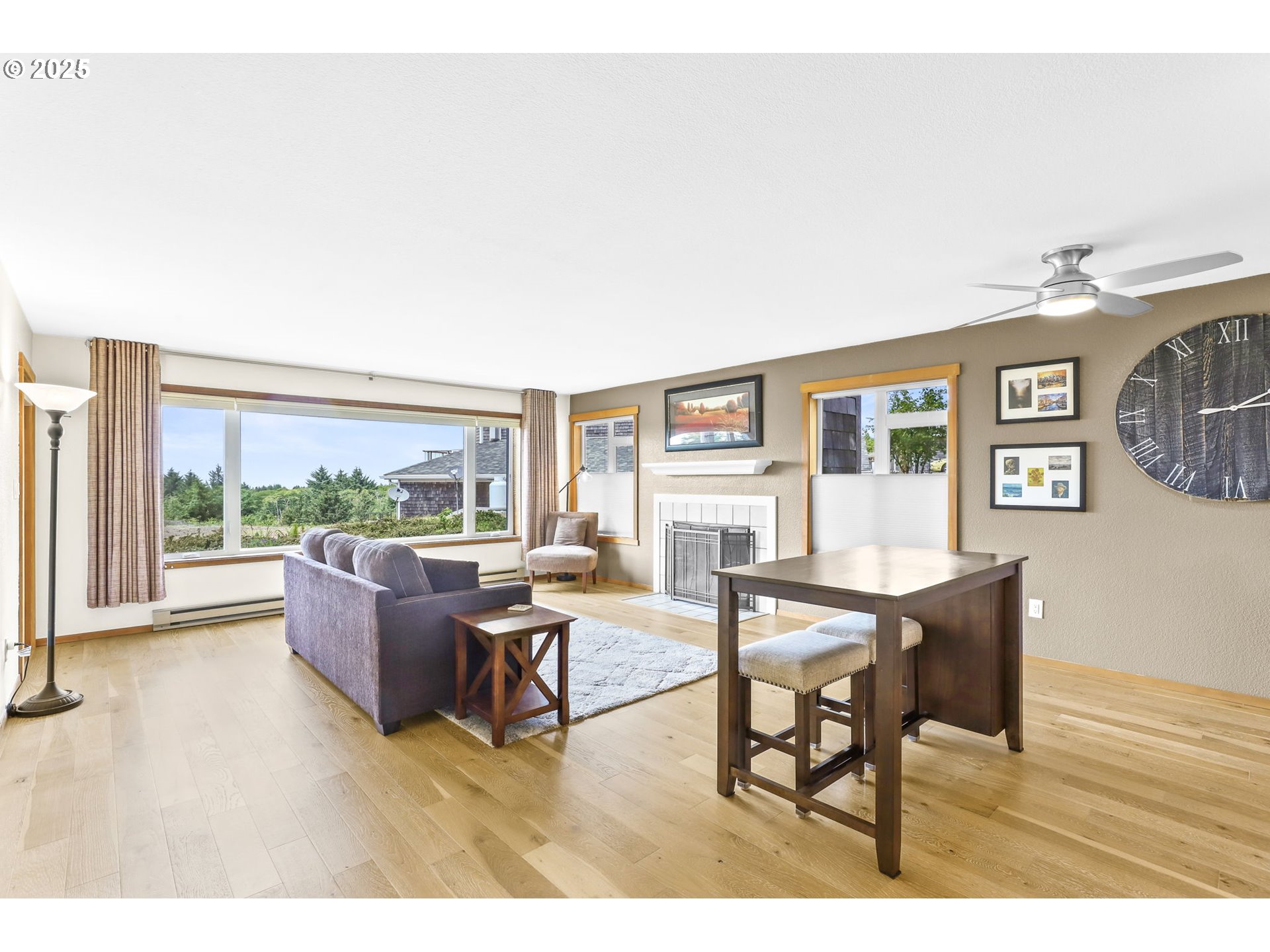 2801 Willows Road, Unit 1 Seaview, WA 98644 - Photo 6 of 37 Living Room