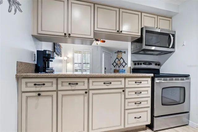 $3,275 | 4212 126th Street West, Unit 401, Cortez, FL 34215