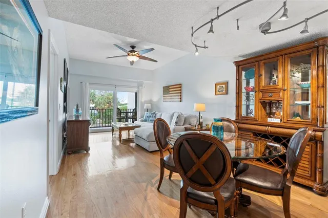 $3,275 | 4212 126th Street West, Unit 401, Cortez, FL 34215