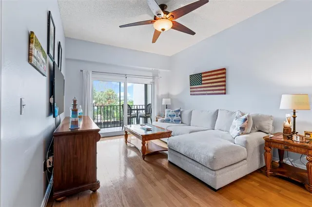 $3,275 | 4212 126th Street West, Unit 401, Cortez, FL 34215