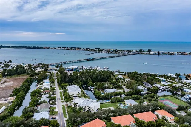 $3,275 | 4212 126th Street West, Unit 401, Cortez, FL 34215