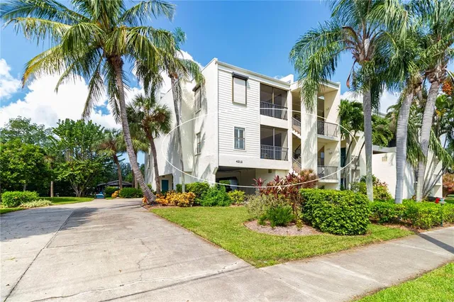 $3,275 | 4212 126th Street West, Unit 401, Cortez, FL 34215