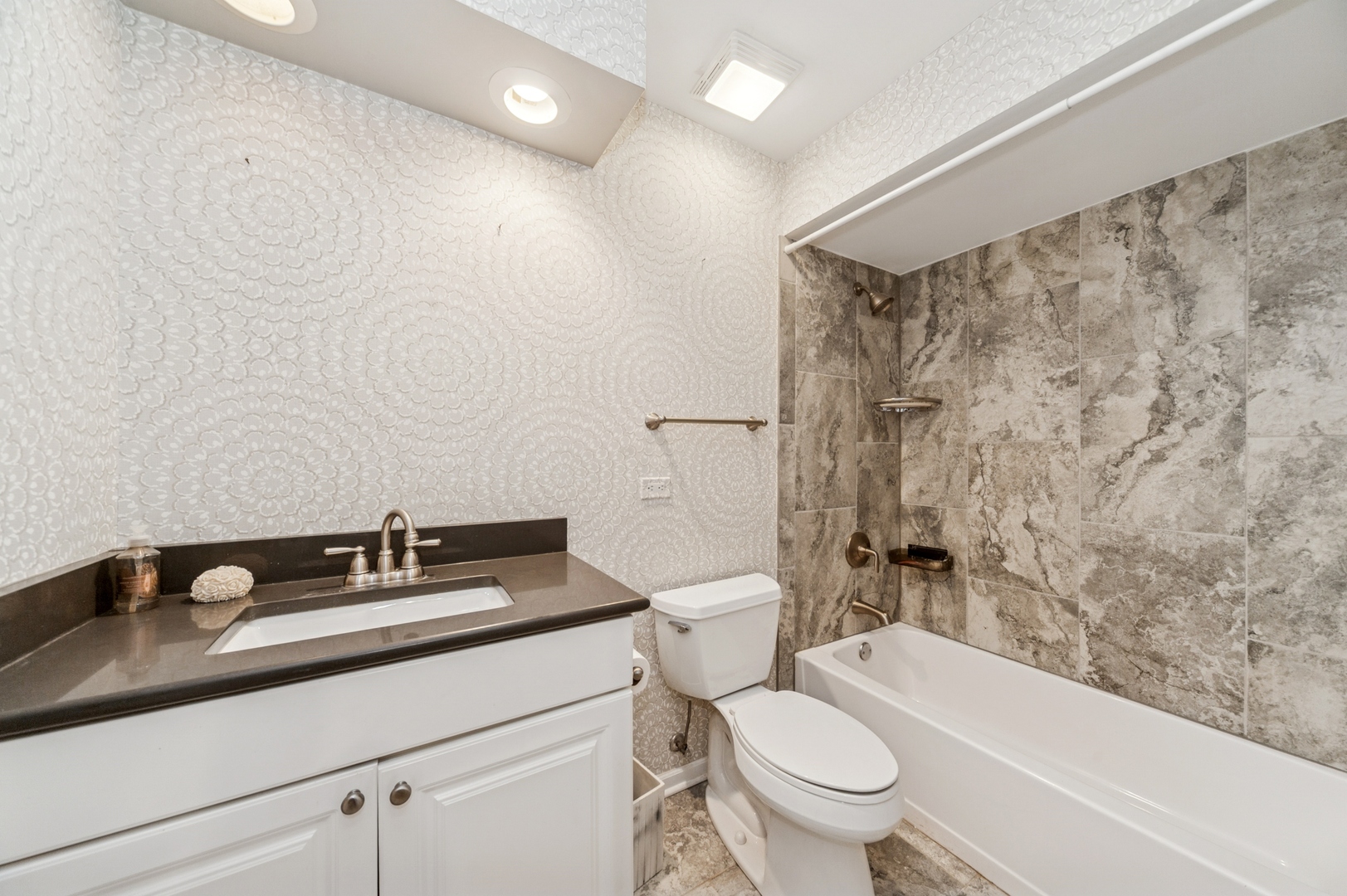 72 Atteridge Road Lake Forest, IL 60045 - Photo 13 of 21 Gallery Image 13
