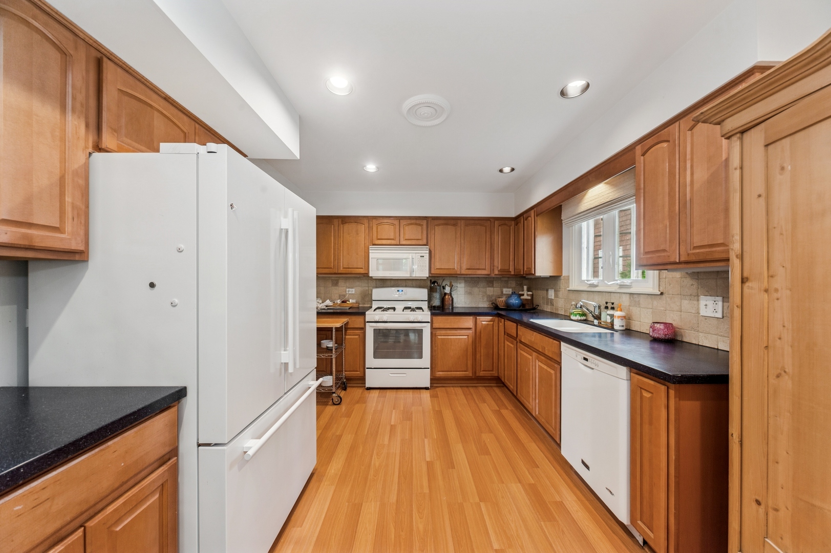 72 Atteridge Road Lake Forest, IL 60045 - Photo 8 of 21 Gallery Image 8