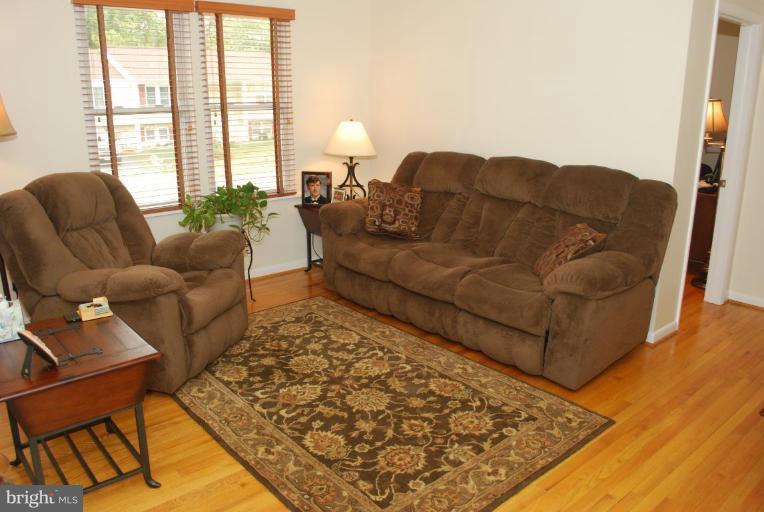 76 Haverhill Road Joppa, MD 21085 - Photo 5 of 20 Living Room