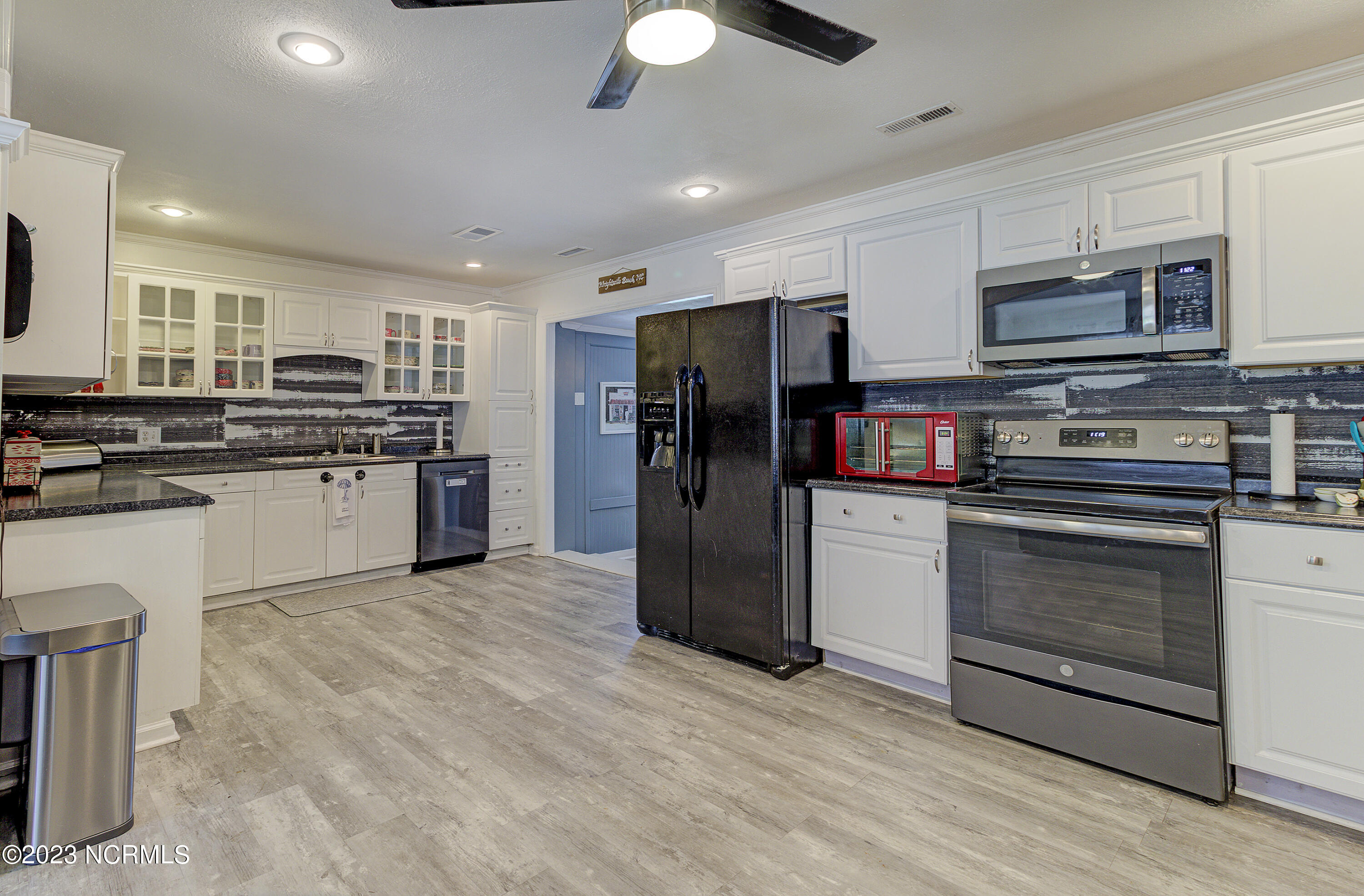 505 Manet Road Wilmington, NC 28412 - Photo 4 of 23 2054DDBC-E4B5-441B-93A2-BDB3DDE1E2E6