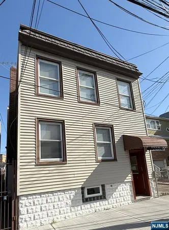 $2,000 | 122 Cross Street, Unit 1, Harrison, NJ 07029